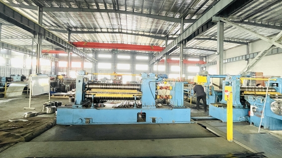 เครื่องตัดเหล็กม้วน 1800 มม. อัตโนมัติ 15000kg 200KW