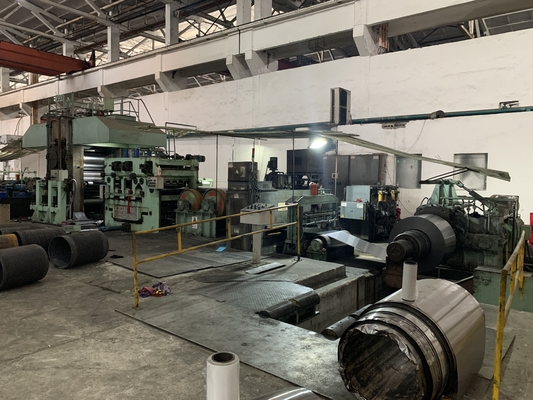 เครื่องรีดเย็นแบบต่อเนื่องสองขาตั้ง 700 มม. พร้อมมอเตอร์ไฟฟ้ากระแสสลับ 480KW Siemens PLC