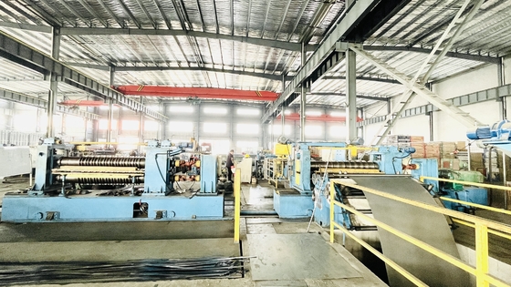 เครื่องตัดเหล็กม้วน 1800 มม. อัตโนมัติ 15000kg 200KW